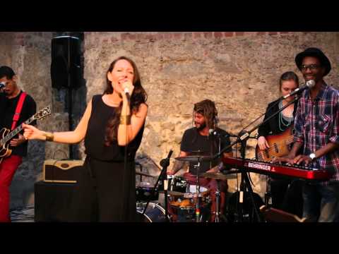 Lica Tito e sua banda mandando muito no suingue