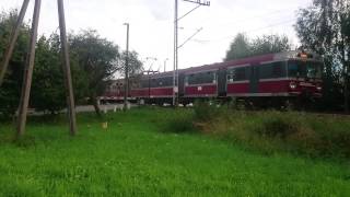 preview picture of video 'ED72 na Przejeździe kolejowym w Stróżach.'
