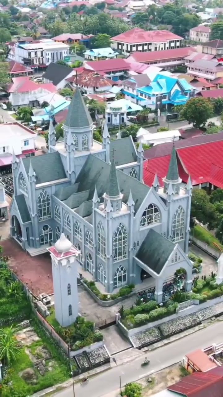 Sintang, kota kecil dengan pesona yang tak terduga! Siap untuk eksplorasi alam dan budaya yang kaya di Kalimantan Barat?...