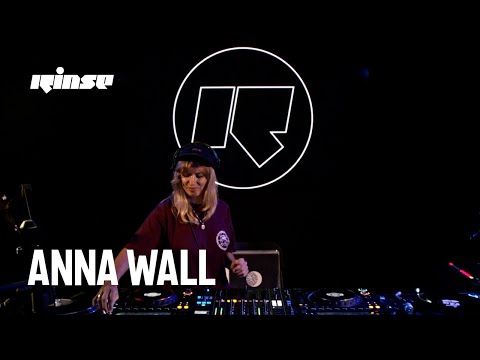 Rinse HQ032 | Anna Wall