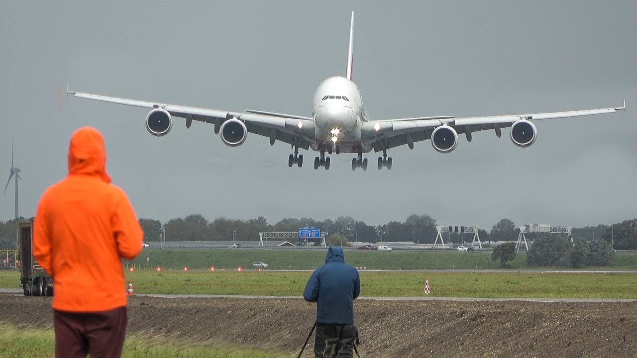 AVIATION REVIEW of YEAR 2025 - Aeroplane Landings & Departures - A380, B747, AN12 ... (4K)