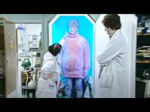 Cryogenic Defrosting: A Disaster! | Lab Rats | BBC Studios