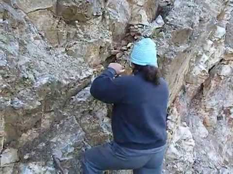 Sacando una Geoda de Cuarzo Amatista con Franki en la M. los Angeles, Sevilla - Video 1