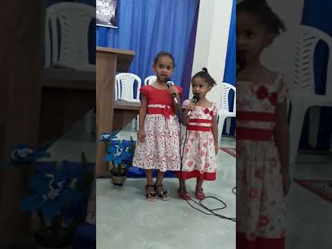 Ana Rute Ana Quezia Louvando ao Senhor em outra igreja