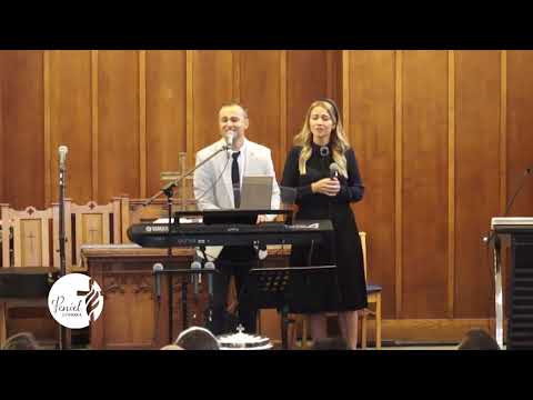 Tu imi dai putere in furtuni, esti stanca tare in furtuni - Familia Timofte