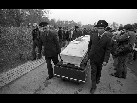 Die Beerdigung der RAF-Terroristen Baader, Ensslin und Raspe auf dem Dornhaldenfriedhof 1977