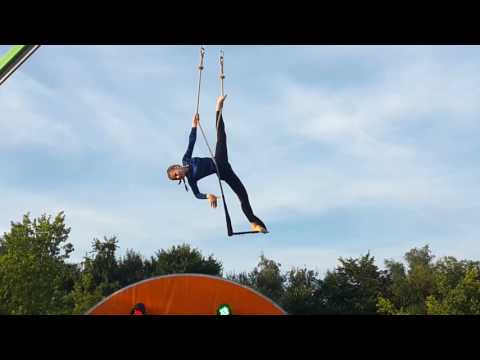 download lagu mp3 mp4 Trapez, download lagu Trapez gratis, unduh video klip Trapez