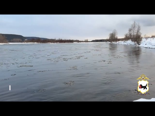В Приангарье полицейские спасли рыбака с оторвавшейся льдины