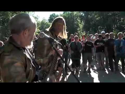 Rockmob vor AC/DC Die kleine Tierschau "Karlheinz"