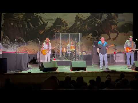 SHORT: DOUG GRAY - CHAT WITH AUDIENCE - MARSHALL TUCKER BAND