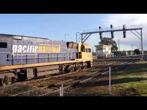 Junee Trains NR7, AN5, 8172 & 8135 with 6MW2