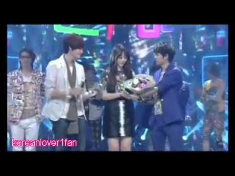 120617 MYUNGSOO&AMBER INTERACTION!!.flv