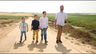 עלינו ועל אוהלנו - אפרים שמיר - עמיקם נחושתן ובנים | Nechoshtan Family - Aleinu V'al Oaleinu