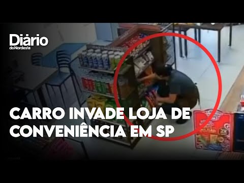 Carro invade loja de conveniência e deixa uma pessoa ferida em São Paulo