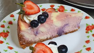 עוגת גבינת שמנת פירות יער משגעת Amazing berry cream cheese cake???? (ליהי קרויץ - מטבח בקלי קלות) - התמונה מוצגת ישירות מתוך אתר האינטרנט יוטיוב. זכויות היוצרים בתמונה שייכות ליוצרה. קישור קרדיט למקור התוכן נמצא בתוך דף הסרטון