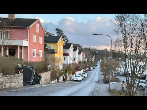 Stockholm Walks: Nockeby. Relaxing walk in wealthy suburb by the water.