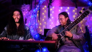 קסם נסתר: סיטאר, פסנתר ורקדנית בדיאלוג