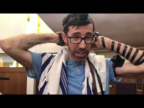 Putting on Tefillin