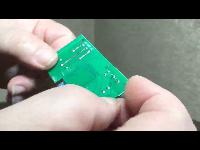 Vídeo relacionado con Newgoal WiFi módulo de relé de micro-movimiento/autobloqueo interruptor momentáneo WiFi con control remoto RF de 433 MHz (aplicación Tuya SmartLife)