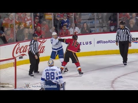 Jake Dotchin vs Matthew Tkachuk Feb 1, 2018