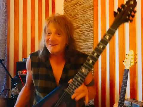 Kai Hansen (Helloween & Gamma Ray) testet die Antonio-Gitarre