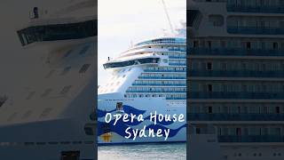 Cruise Ship at Sydney Harbour Bridge, Opera House l Australia