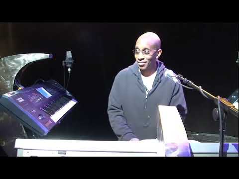 Legendary keyboardist Greg Phillinganes walks you through his 4 keyboard set-up for Toto shows
