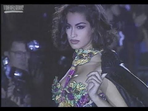download lagu mp3 mp4 Yasmeen Ghauri, download lagu Yasmeen Ghauri gratis, unduh video klip Yasmeen Ghauri