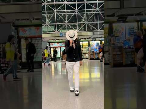 Is this the guy called Muzan?😮 (Demon Slayer)👹🚶🏻‍➡️ #michaeljackton #moonwalk #michaeljackson