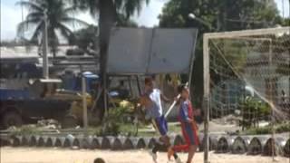 preview picture of video 'Treino de Futebol de Ruan e Rafael dia 20.07.2012 . Ricardo Cavalcanti. Football Training'