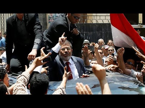 فيديو ردود فعل المصريين بشأن وفاة رئيس البلاد السابق محمد مرسي…