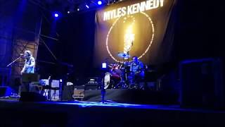 Download lagu Myles Kennedy @Udine Castle, ITA - Love Can Only Heal (07/21/18) mp3