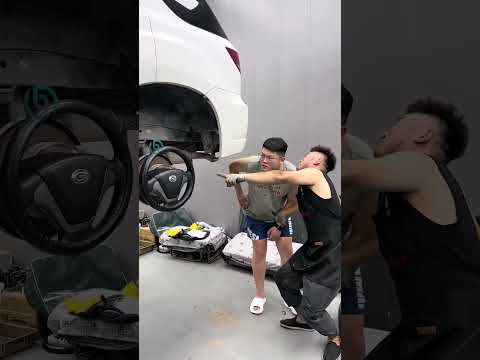 لو صاحبك صار ميكانيكي سيارات!! #shortvideo