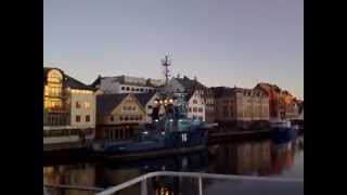 preview picture of video 'Flaggruten - Approaching Haugesund dock'