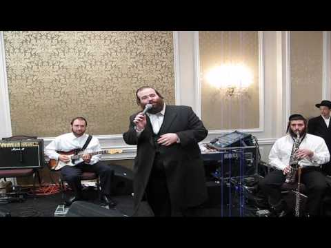 Shloime Taussig Singing MBD Omar R' Akiva