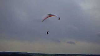 preview picture of video 'Gleitschirmfliegen 2 in Altenbeuthen bei der OTGS 16.06.2008 Paragliding'