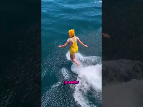 Sus Zapatos Flotantes le Permiten Caminar Sobre el Agua… y Se Va a Australia Andando 😳