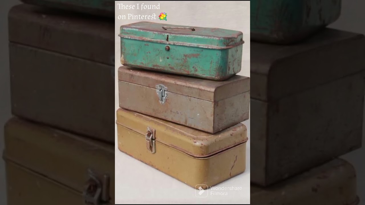 Art studio ideas💐Looking for old vintage tool boxes for art supplies 🌺found these on Pinterest 🌺