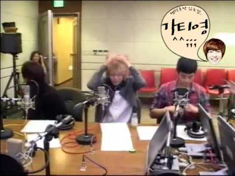 101020 Taemin messing his hair @ PKL byulbam radio