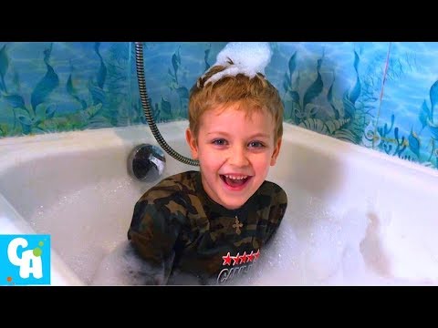 Саша на крутой пенной вечеринке. Что дети натворили в ванне? Бомбочки для ванны
