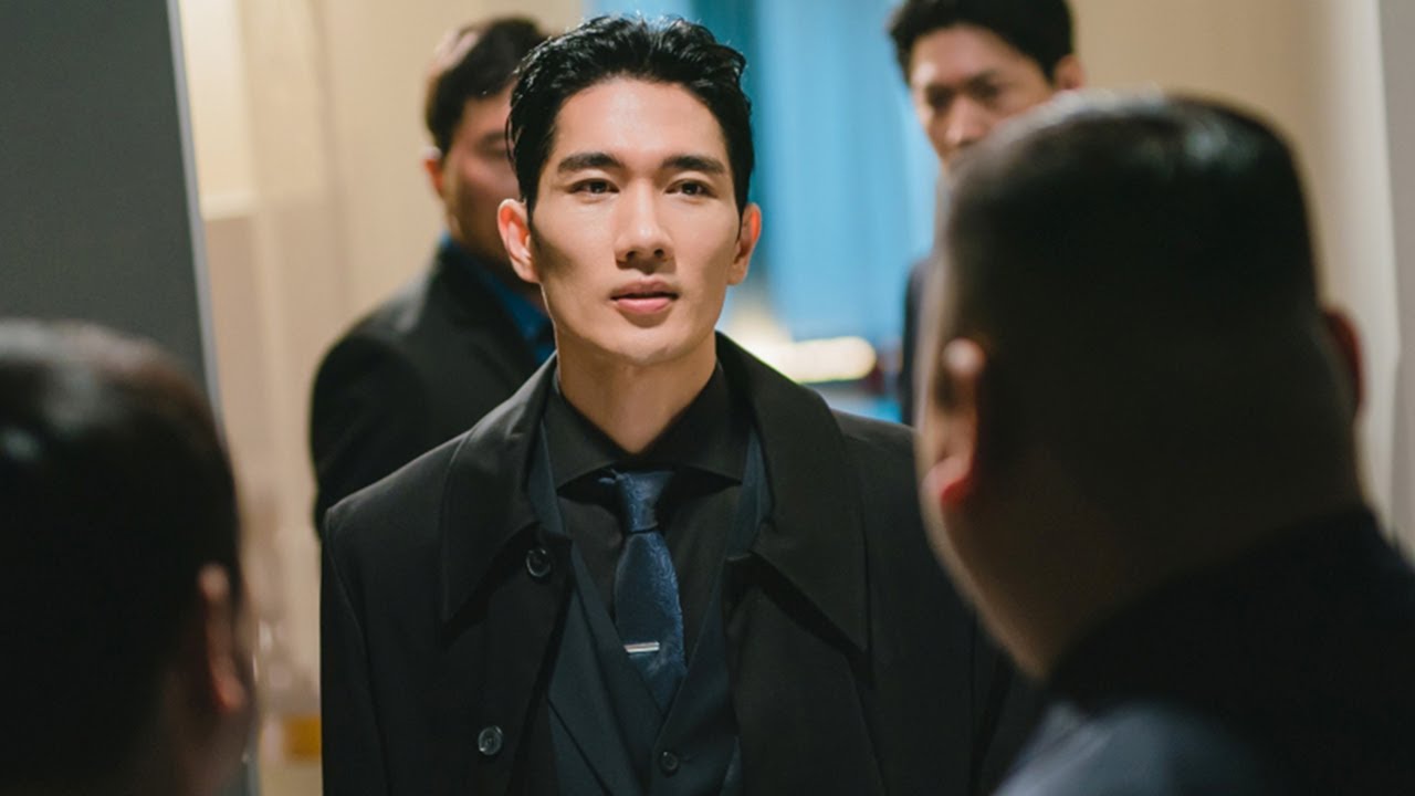교도소에서 출소하자마자 조용히 음식 장사를 하던  전직 "서열 1위" 깡패를 건드리면 벌어지는 일ㅎㄷㄷ;;