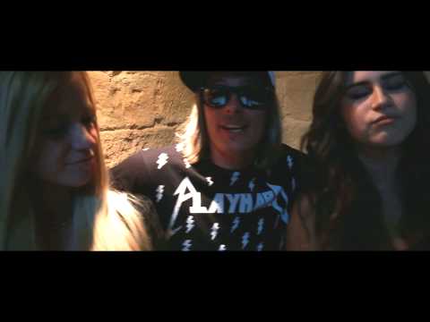 Levi J. - Várok rád ft. Halla | Music Video |