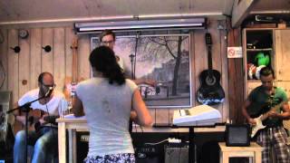 ekkobar open mic 2015 voor cees   06 come together   suzanne, bas, hervé & reinout