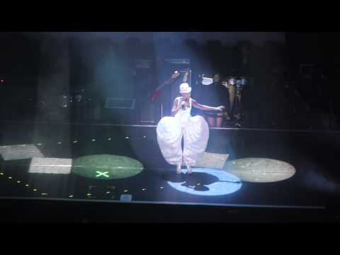 Grace Jones - Well Well Well - Royal Albert Hall 26/04/2010