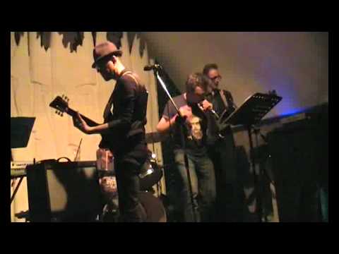 Hollowblue and Luca Faggella, Always crashing in the same car - Bowie cover (Roma 2010)