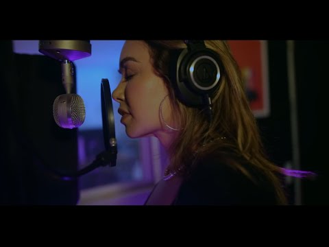 Chiquis - Si No Te Hubieras Ido (Video Oficial)