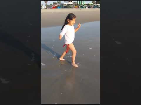 María Elena en la playa