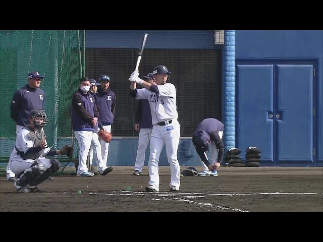 【春季キャンプ】ライオンズ・外崎修汰が一塁線上に絶妙なバントを決める!!  2023年2月14日 埼玉西武ライオンズ