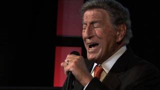 Tony Bennett Performs &#39;Body and Soul,&#39; Honors Amy Winehouse