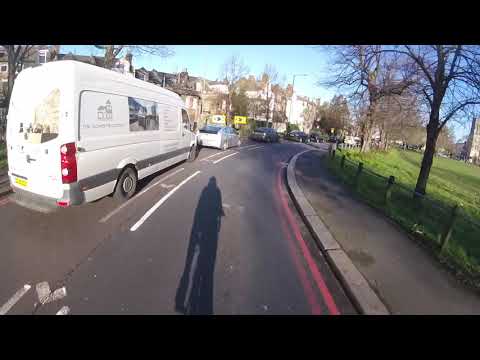 Lucky young driver - MET don't see the phone in the plain sight